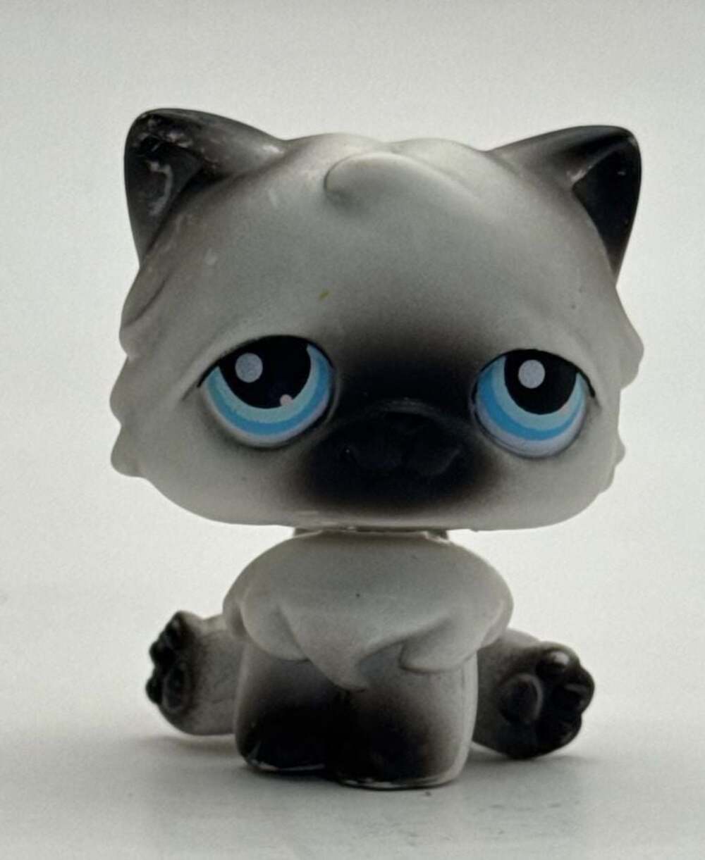 1st Generation Littlest Pet Shop (LPS) 2004 Persian Cat No. 60